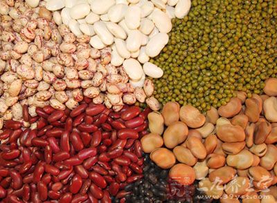 富含食物纤维的杂粮、水、谷物、豆类、海藻类