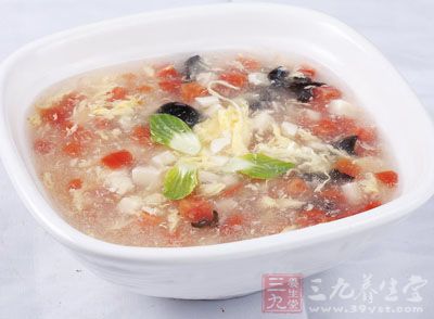 吃饭时先喝一大碗汤再吃饭,喝汤不要太快,慢慢增加饱腹感 吃饭时先喝一大碗汤再吃饭,喝汤不要太快,慢慢增加饱腹感