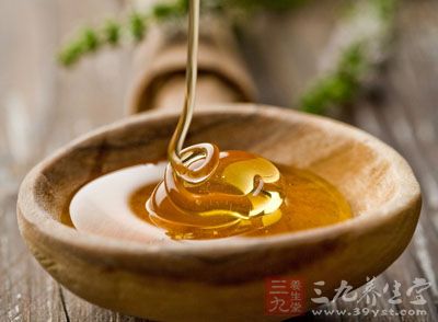 在春季多风的季节里,蜂蜜则是理想的保健品 在春季多风的季节里,蜂蜜则是理想的保健品