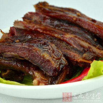 吃上一口藜蒿炒臘肉，唇齒生香，回味悠長