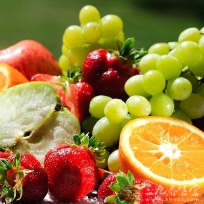 黄瓜、苹果等果蔬既能补充维生素又能解饿 黄瓜、苹果等果蔬既能补充维生素又能解饿