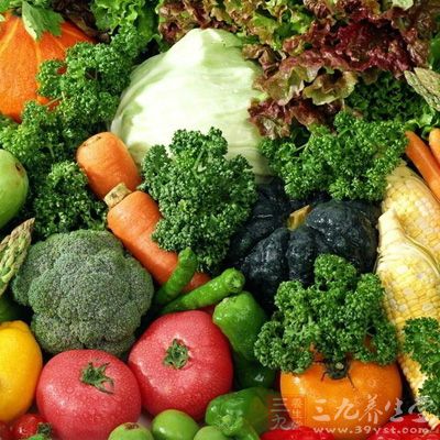 银耳、黑木耳、香菇、猴头菇、茯苓等食物，是天然的生物反应调节剂