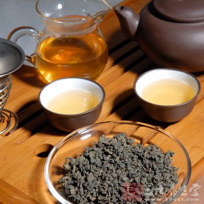 茶叶中含有大量茶多酚、咖啡碱等,对胎儿在母腹中的成长有许多不利因素,为使胎儿的智力得到正常发展 茶叶中含有大量茶多酚、咖啡碱等,对胎儿在母腹中的成长有许多不利因素,为使胎儿的智力得到正常发展