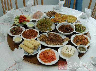 其中应酬少不了要喝酒,而喝酒太多容易导致胃出血 其中应酬少不了要喝酒,而喝酒太多容易导致胃出血