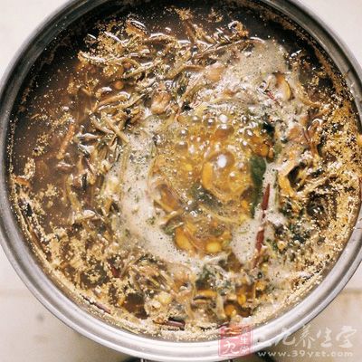 熬药时，不宜频频加水，这不利于药物的分解