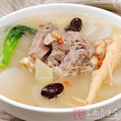 鸡汤中有一种特殊的物质可增强咽间血液循环和鼻腔黏膜分泌