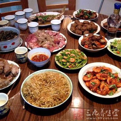 一日膳食中食物构成要多样化,各种营养素应品种齐全 一日膳食中食物构成要多样化,各种营养素应品种齐全