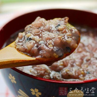 白天可以多吃水果,晚餐可以吃杂粮粥等 白天可以多吃水果,晚餐可以吃杂粮粥等