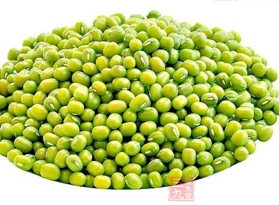 绿豆味甘性寒,有利尿消肿、中和解毒和清凉解渴的作用 绿豆味甘性寒,有利尿消肿、中和解毒和清凉解渴的作用