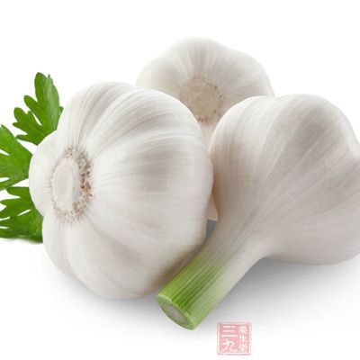 大蒜属百合科植物,性辛、温,味辣。肝病病人宜熟用 大蒜属百合科植物,性辛、温,味辣。肝病病人宜熟用