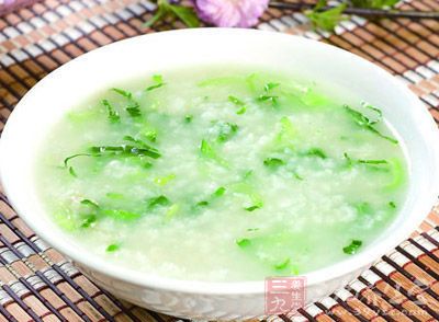 荷叶粥适用于高血压、高血脂、肥胖患者