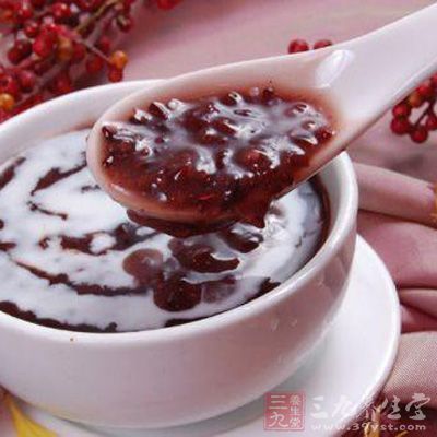 红豆能通小肠利小便去肿胀,另外它有调经通乳作用 红豆能通小肠利小便去肿胀,另外它有调经通乳作用