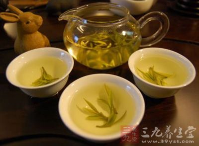 夏季，以饮绿茶为佳