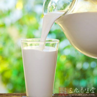 摄入酸奶可以激活全身的免疫系统功能