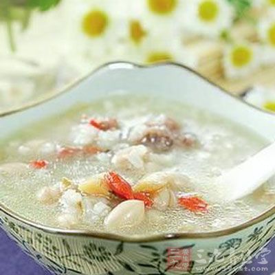 鲜藕节、鲜白萝卜、鲜旱莲草各500克