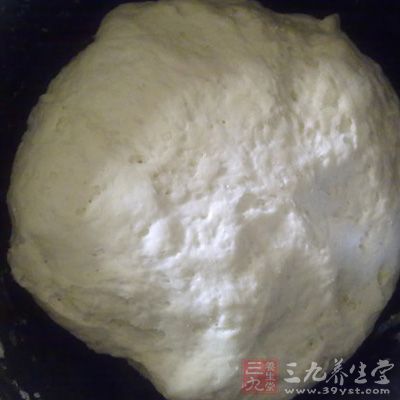 40℃的温水5kg，新面粉7.5kg，香甜泡打粉35g，酵母粉30g