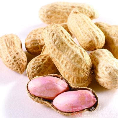 花生中含有大量的蛋白质和脂肪,特别是不饱和脂肪酸,对强健肠胃的效果尤其卓越 花生中含有大量的蛋白质和脂肪,特别是不饱和脂肪酸,对强健肠胃的效果尤其卓越