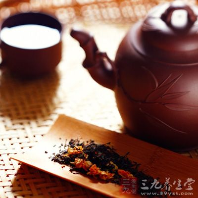 苍耳茶:苍耳子10克，辛夷花15克，白芷10克，薄荷叶2克，加适量葱白一起煲30~40分钟，当作茶喝