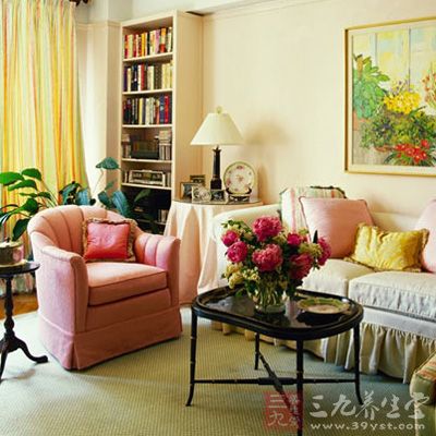 室内养花与家具陈设相结合,就能创造出一个“室内几丛绿,满屋顿生春”的绿色世界 室内养花与家具陈设相结合,就能创造出一个“室内几丛绿,满屋顿生春”的绿色世界