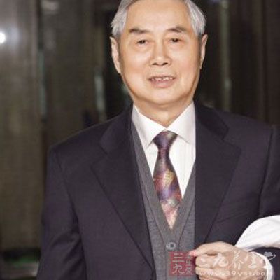 夏桂成指出:充足的睡眠赛过吃补药,他并不主张多吃补品 夏桂成指出:充足的睡眠赛过吃补药,他并不主张多吃补品
