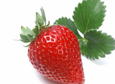 草莓好在饭后吃，因为它含有大量果胶及纤维素，可以促进肠胃蠕动、帮助消化