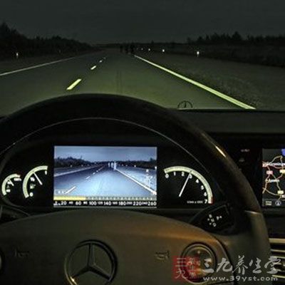 白天千万不要做让人兴奋的事情，否则精力耗尽之后一到晚上就会变得疲惫不堪想睡觉