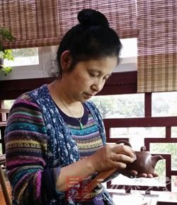 黄丽萍,1960年出生于紫砂世家 黄丽萍,1960年出生于紫砂世家