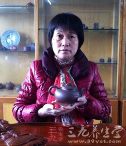 方华萍,1963年生于江苏宜兴,高级工艺美术师 方华萍,1963年生于江苏宜兴,高级工艺美术师