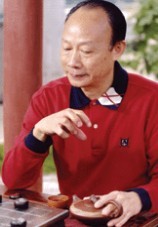 吕尧臣，宜兴人，生于1941年，中国工艺美术大师