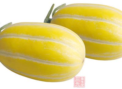 甜瓜又称甘瓜或香瓜,甜瓜因味甜而得名 甜瓜又称甘瓜或香瓜,甜瓜因味甜而得名