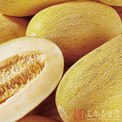 香瓜也不宜和大补的药膳或先或后一起吃,会影响药膳的功效 香瓜也不宜和大补的药膳或先或后一起吃,会影响药膳的功效