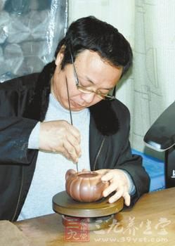 蒋小彦，又名蒋彦，2010年研究员级高级工艺美术师