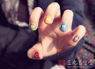 抛光打蜡破坏指甲的"保护层"