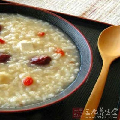 红枣粳米粥比较适合便秘、气血不足的人食用 红枣粳米粥比较适合便秘、气血不足的人食用