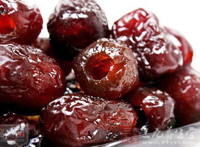 阿胶好搭配的就是红枣了，阿胶金丝枣是即美味又养血健脾，可治疗失眠