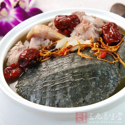 宜多吃增强免疫作用的食物：甲鱼