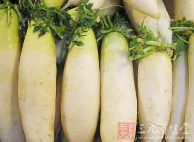 白萝卜可消积滞、化痰热、下气贯中、解毒，用于食积胀满、小便不利等症