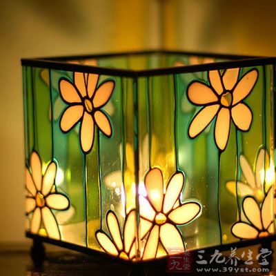 有些人喜欢开着灯睡觉,这也不好 有些人喜欢开着灯睡觉,这也不好