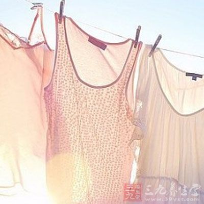 衣服晒得干爽以后,即使还有一定热度,也不至于对身体健康造成什么危害 衣服晒得干爽以后,即使还有一定热度,也不至于对身体健康造成什么危害