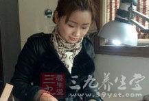 赵丽萍，国家级工艺美术员，青年陶艺家，出生于陶都宜兴—丁蜀镇