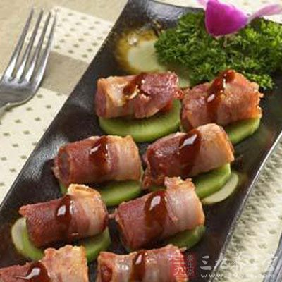 培根卷口感鲜香并且带有去奇异果的酸甜 培根卷口感鲜香并且带有去奇异果的酸甜