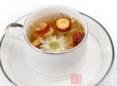 山楂中含有丰富的有机酸,对促进食物消化、减轻积滞有积极的帮助 山楂中含有丰富的有机酸,对促进食物消化、减轻积滞有积极的帮助