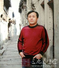 陈夕良,1967年生于江苏宜兴的陶艺世家 陈夕良,1967年生于江苏宜兴的陶艺世家