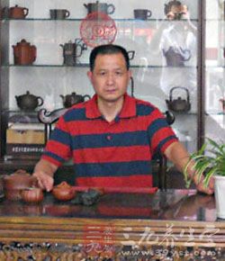 王勤大,师从研高沈建强大师,2014年国家级助理工艺美术师 王勤大,师从研高沈建强大师,2014年国家级助理工艺美术师