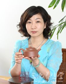 1974年出生于陶都宜兴,2014年国工,师从研高范永良大师 1974年出生于陶都宜兴,2014年国工,师从研高范永良大师