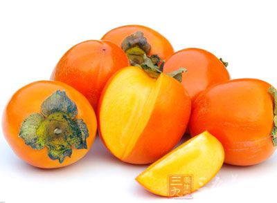 好不吃没熟的柿子,吃过量也会有腹痛或是反胃的不适状况发生 好不吃没熟的柿子,吃过量也会有腹痛或是反胃的不适状况发生