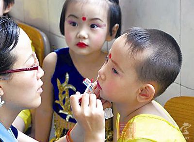 专家指出儿童皮肤敏感不宜化妆
