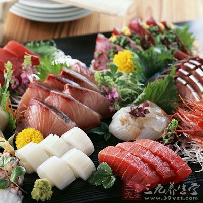 控制脂肪摄入量,对中度脂肪肝病人,全日食物和烹调油所供给脂肪总量不宜超过40g 控制脂肪摄入量,对中度脂肪肝病人,全日食物和烹调油所供给脂肪总量不宜超过40g