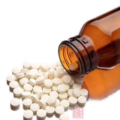 由解热镇痛药如阿斯匹林、消炎痛、保泰松等引起的急性胃炎常以上消化道出血为主要表现