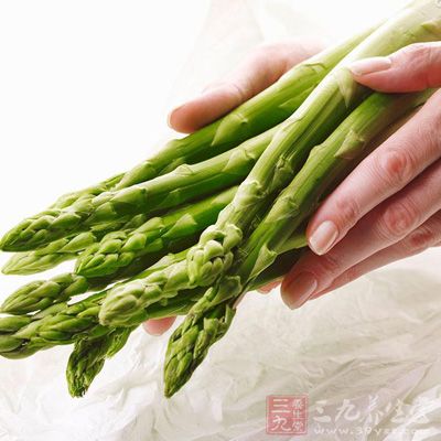 芦笋中含有适量的维生素B1、维生素B2、维生素B3
